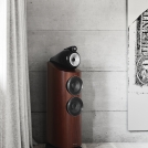 803 D3 Rosenut lifestyle side angle