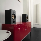 686 black on red cabinet